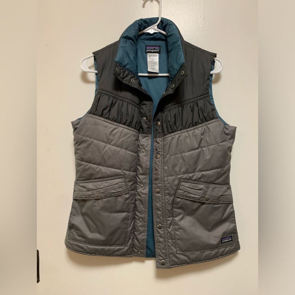Patagonia puffy vest women’s medium